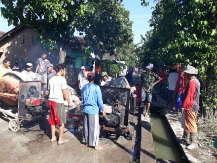 Warga Babadan Sitimulyo Kerja Bakti