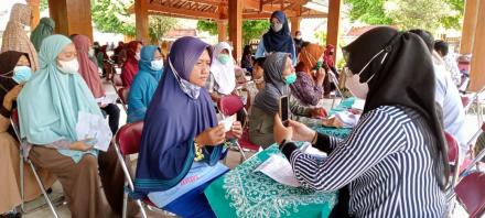 PENYALURAN BANTUAN PANGAN KALURAHAN SITIMULYO TAHAP 2