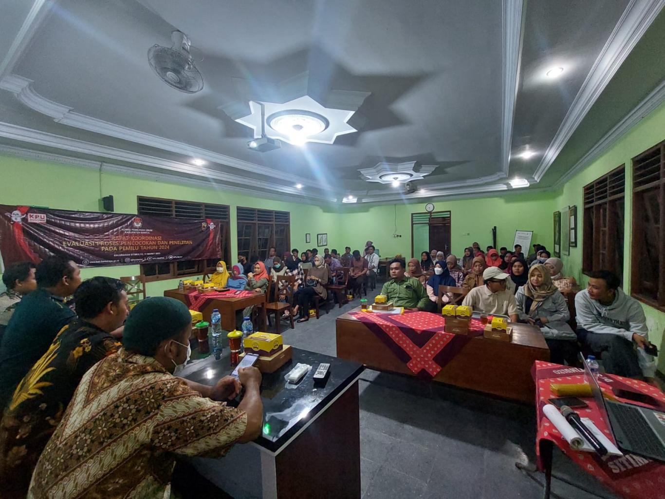 Rapat Koordinasi Evaluasi Proses Coklit Pemilu 2024 PPS Sitimulyo ...